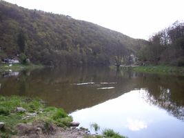 Vltava 8-Sázava 1 nad soutokem v Pikovicích 21.4.04 (2).JPG